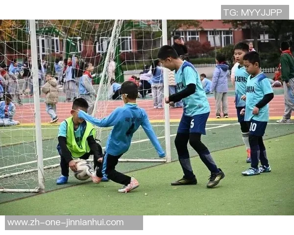 足球梦想在脚下绽放让我们一起追逐绿茵场上的激情与荣耀 足球梦想在脚下绽放让我们一起追逐绿茵场上的激情与荣耀