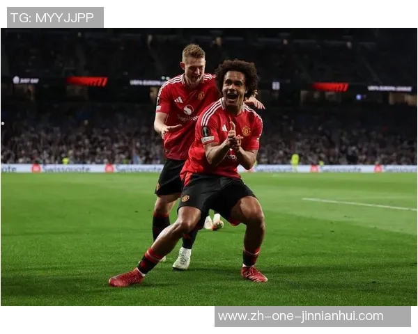 辣评足球：从战术分析到球员表现深度解读精彩赛事背后的故事与思考